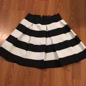Honey Punch Skirt size Small (Q)